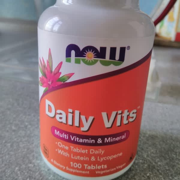 مولتی ویتامین روزانه ناو فودز مدل Daily Vits – انرژی و سلامت عمومی (۱۰۰ عدد)