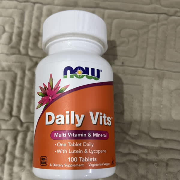 مولتی ویتامین روزانه ناو فودز مدل Daily Vits – انرژی و سلامت عمومی (۱۰۰ عدد)