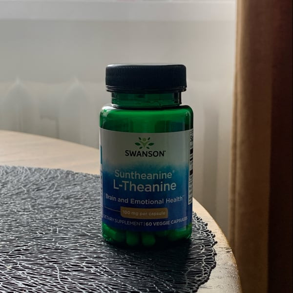 ال-تیانین Suntheanine۱۰۰ میلیگرم سوانسون – آرامش ذهن و تعادل احساسی (۶۰ عدد)