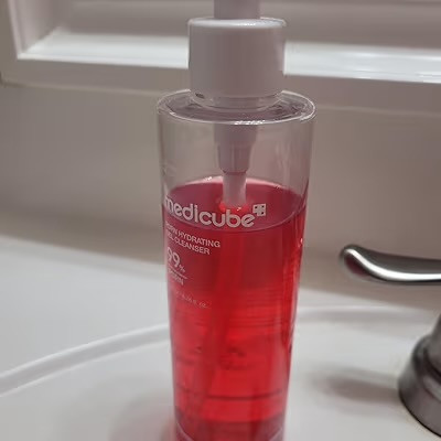 ژل شوینده آبرسان 200 میل مدیکیوب مدل پورن (Pore Hydrating Gel Cleanser)