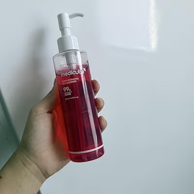 ژل شوینده آبرسان 200 میل مدیکیوب مدل پورن (Pore Hydrating Gel Cleanser)