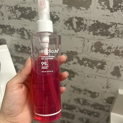 ژل شوینده آبرسان 200 میل مدیکیوب مدل پورن (Pore Hydrating Gel Cleanser)