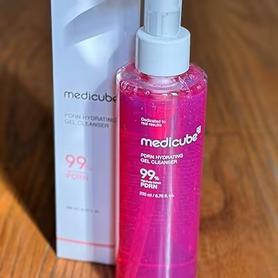 ژل شوینده آبرسان 200 میل مدیکیوب مدل پورن (Pore Hydrating Gel Cleanser)