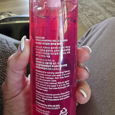 ژل شوینده آبرسان 200 میل مدیکیوب مدل پورن (Pore Hydrating Gel Cleanser)