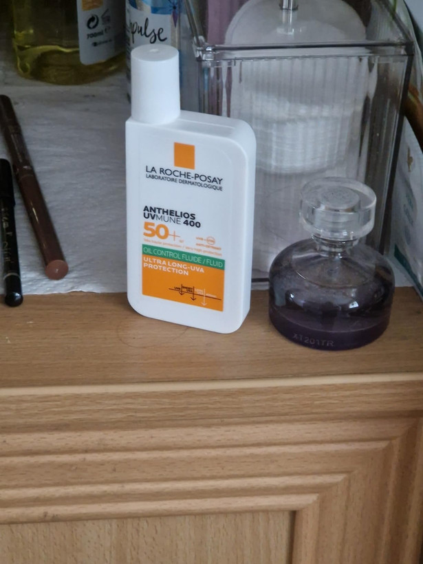 ضدآفتاب 50میل لاروش پوزای آنتلیوس یووی میون 400کنترل چربی SPF50