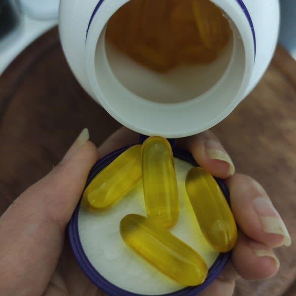 روغن بذر کتان 1000 میلیگرم ناو فودز | سرشار از امگا 3 گیاهی برای قلب، پوست و مو – 100 سافتژل